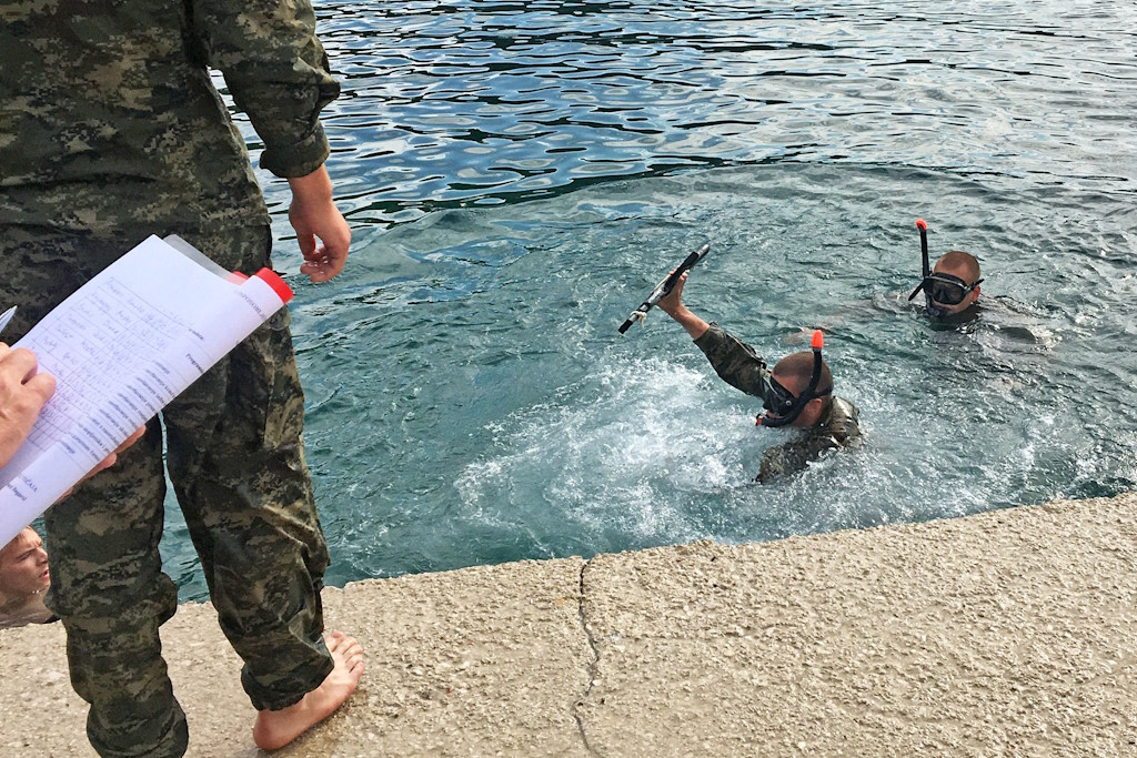 Fortgeschrittener Schwimmkurs für Kadetten auf Lošinj wurde von 57 Teilnehmern mit militärischen Kinesiologen und medizinischer Unterstützung erfolgreich abgeschlossen, das achte Jahr des Kurses