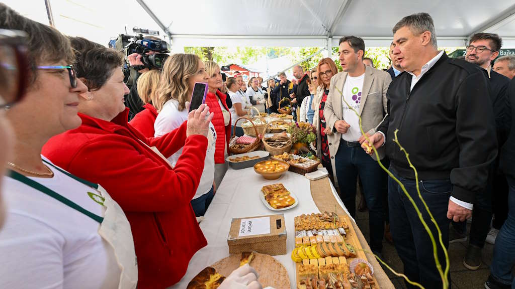 Präsident Milanović nimmt an der Veranstaltung "Traubenlese" in Pregrada teil und fördert die Bewahrung der Tradition und des kulturellen Erbes von Kroatien Zagorje