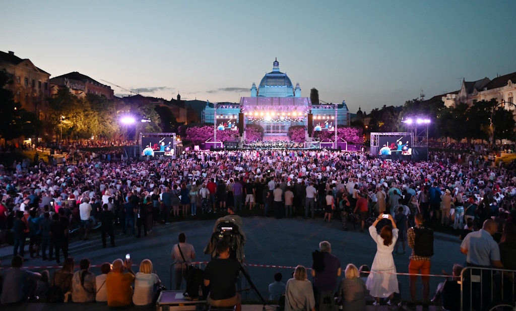 "Zagreb Classic" Festival brings musical magic to King Tomislav Square with renowned performers and special opera screenings