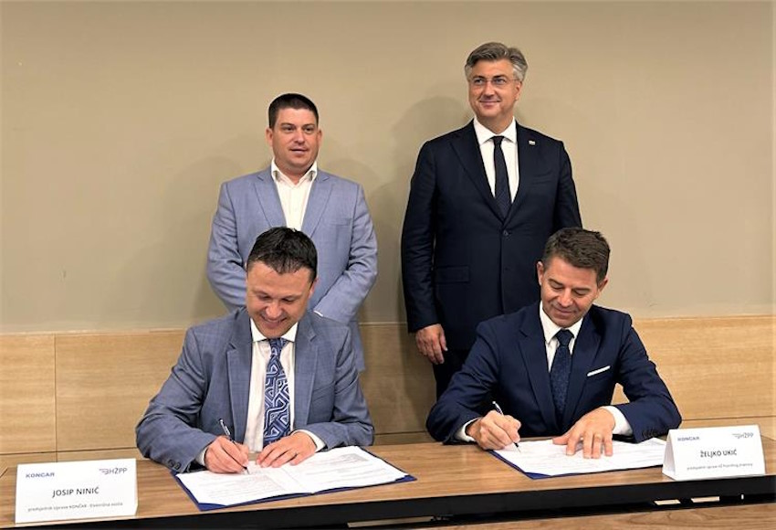 Contract signed on the procurement of six new electric diesel trains for connecting Split and Zagreb financed from the loan of the European Investment Bank